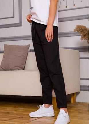 Актуальні чорні жіночі спортивні штанці на манжетах однотонні жіночі спортивні штани з манжетами завужені спортивні штани джоггеры