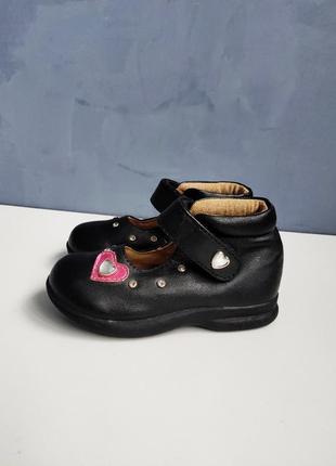 Дитячі милі туфельки зі шкіряною устілкою розмір 21