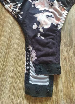 Блуза-боді чорного кольору з квітковим принтом4 фото