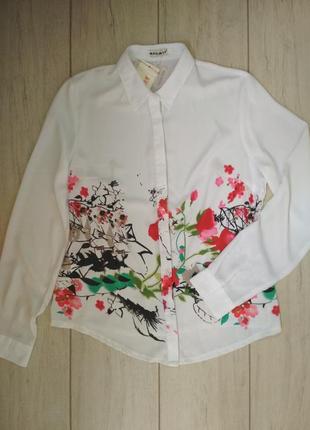 Белая шифоновая блузка с цветочным принтом1 фото