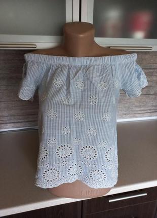 Ніжна жіноча блуза