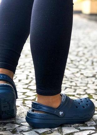 Крокс класик сині з хутром crocs lined clogs navy5 фото