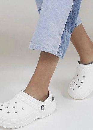 Крокс классик белые с мехом crocs classic lined clog - white/grey2 фото