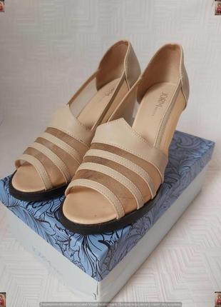 Новые красивые нарядный туфли в сеточку приятного цвета беж, размер 391 фото
