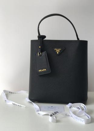 Сумочка в стилі prada