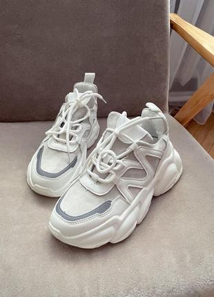 Біло-сірі легенькі кросівки з еко-шкіри та еко-замші1 фото