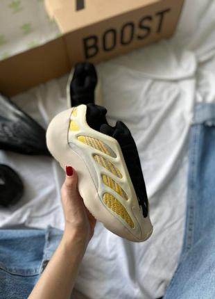 Adidas yeezy 700 v3 safflower трендові кросівки адідас ізі жовті бежеві унісекс жіночі чоловічі жовті кросівки ізі