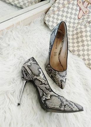 Шкіряні туфлі човники з анімалістичним зміїним принтом t.taccardi , імітація шкіри пітона