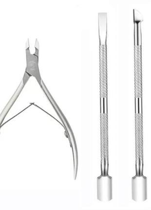 Набір для манікюру педикюру кусачки і дві кюретки.
