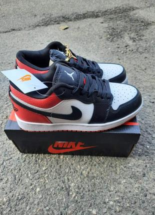 Женские кроссовки nike air jordan 1 low