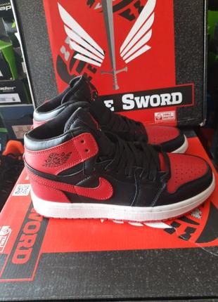 Женские кроссовки air jordan 1 retro чёрные с красным