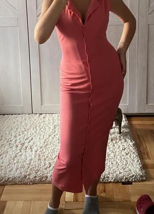 Рожеве плаття міді на гудзики
