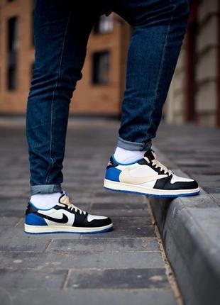 Жіночі кросівки nike air jordan 1 low travis scott x fragment

/ женские кроссовки найк 3