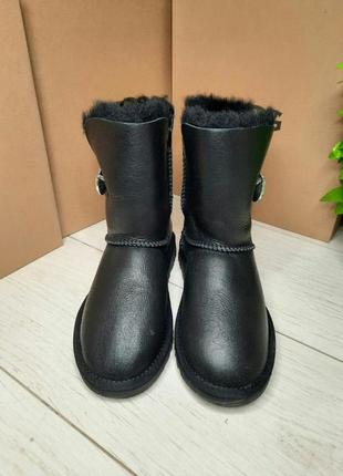 Жіночі чоботи шкіряні з блискучою ґудзиком уггі ugg bailey button black leather6 фото