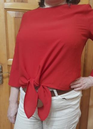 Червона блузка