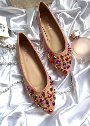 Жіночі пудрові / бежеві балетки/ туфлі на низькому ходу з камінням/ стразами / замшеві / еко замша