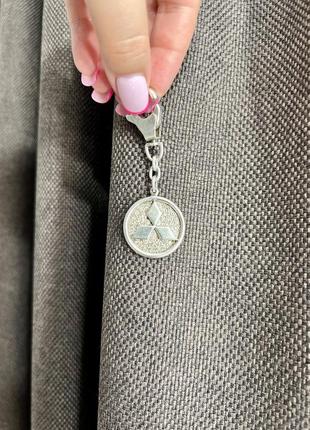 Брелок mitsubishi срібло з цирконієм5 фото