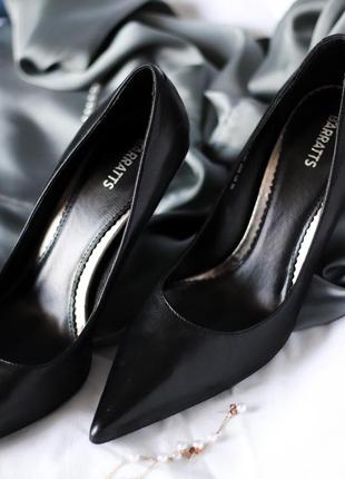 Туфлі човники чорні, гострий носок, чорні туфлі