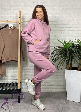 Теплий та зручний спортивний костюм