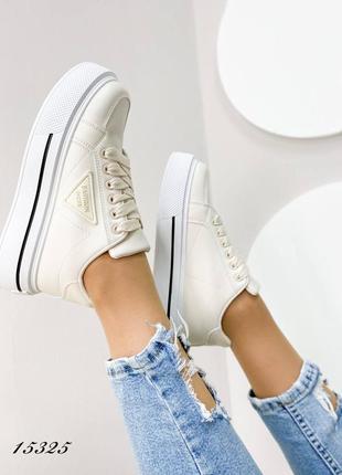 Жіночі кросівки на підошві  еко шкіра