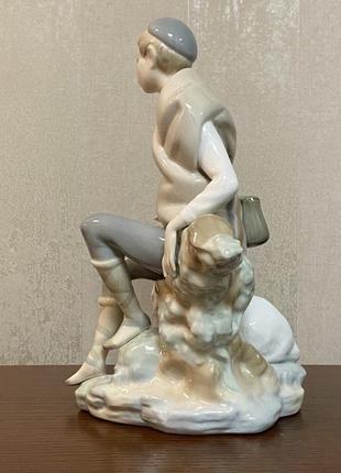 Фарфоровая статуэтка lladro «отдыхающий пастух».3 фото