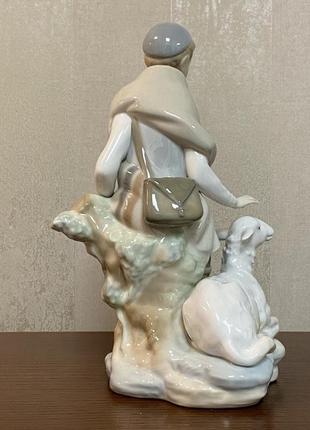 Фарфоровая статуэтка lladro «отдыхающий пастух».4 фото
