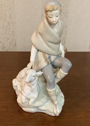 Фарфоровая статуэтка lladro «отдыхающий пастух».8 фото