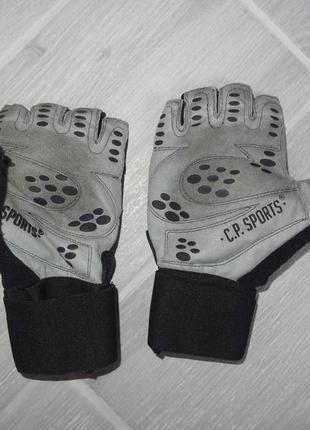 Шикарные спортивные перчатки c p sports ,натуральная кожа