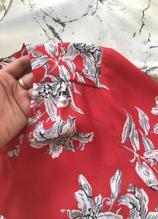 Червона блузка на запах у квітковий принт/квіти/v-виріз8 фото
