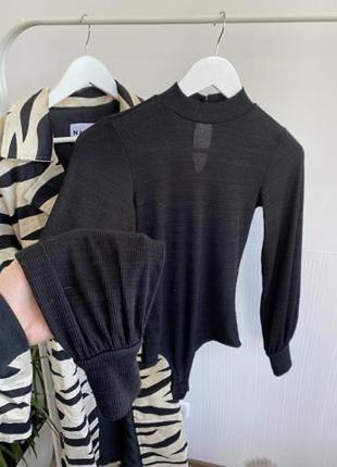 Чорне боді-гольф з довгими об'єднання ємними рукавами