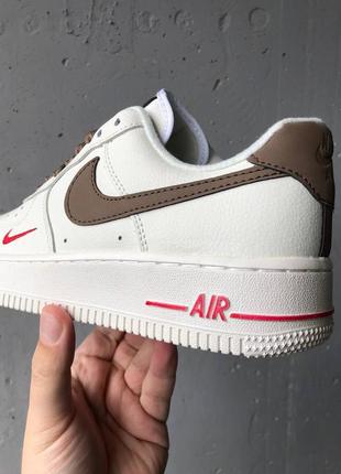 Отличные женские кроссовки nike air force 1 rise white mocco молочные с коричневым8 фото