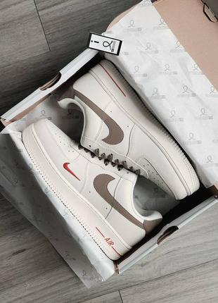 Отличные женские кроссовки nike air force 1 rise white mocco молочные с коричневым7 фото