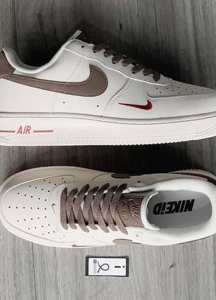 Отличные женские кроссовки nike air force 1 rise white mocco молочные с коричневым3 фото