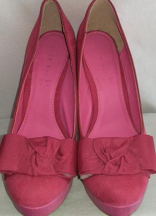 Обалденно модні, шикарні туфлі "shoe box"