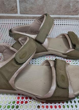 Кожанные босоножки clarks 36р