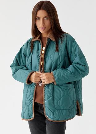 Женская демисезонная изумрудная стеганая куртка с воротником8 фото