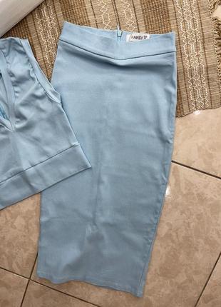 Голубой костюм топ и юбка карандаш4 фото