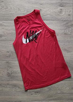 Класна футболочка nike