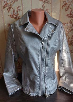 Курточка жіноча