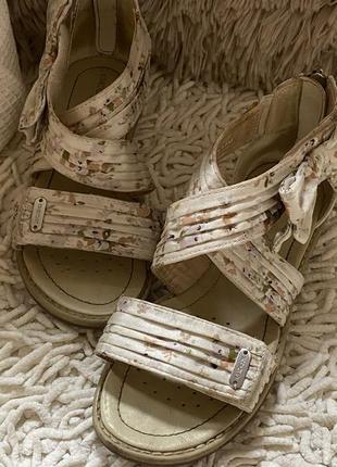 Босонижки 4