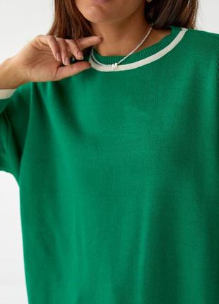 Женский зеленый свитер оверсайз с укороченными рукавами4 фото