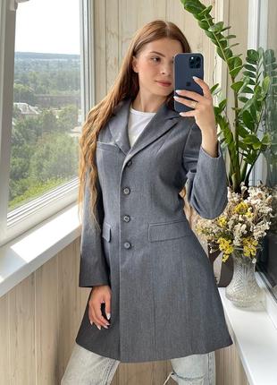 Серый удлиненный приталенный пиджак жакет 1+1=36 фото