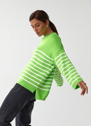 Полосатый женский салатовый свитер свободного кроя7 фото