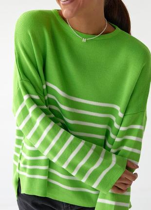 Полосатый женский салатовый свитер свободного кроя4 фото