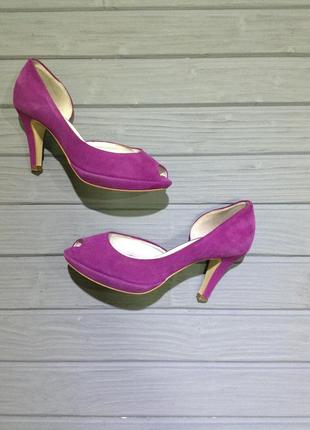 Босоножки туфли на каблуке от известного бренда3 фото