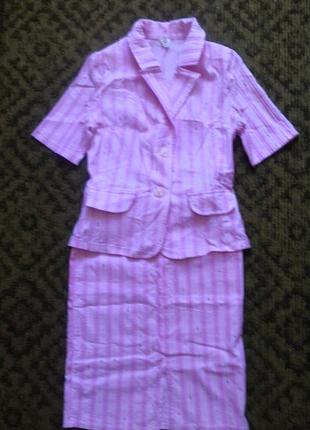 Гарний костюм по фігурі