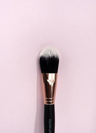 Кисть для тону brushworks foundation brush5 фото