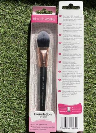 Кисть для тону brushworks foundation brush3 фото