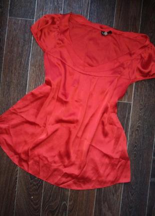 Легка червона атласна блуза