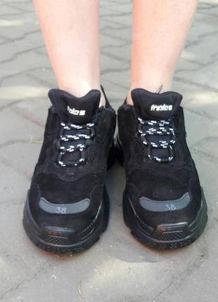 Кроссовки женские